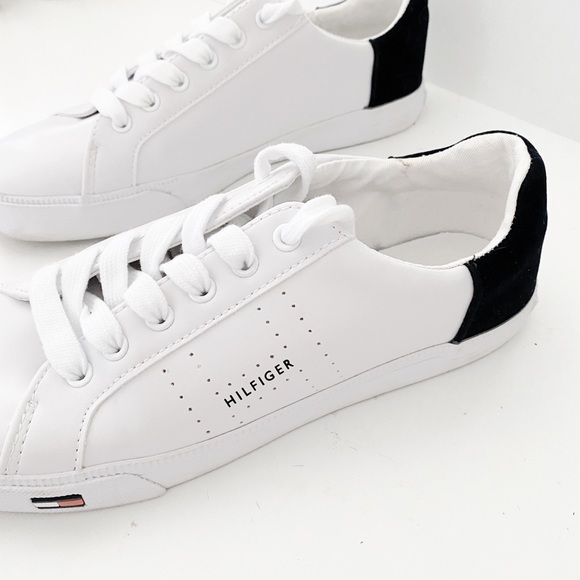 Tommy Hilfiger Shoes - 𝑉𝑒𝑙𝑣𝑒𝑡 𝑇𝑜𝑚𝑚𝑦 𝐻. 𝑆𝑛𝑒𝑎𝑘𝑒𝑟𝑠